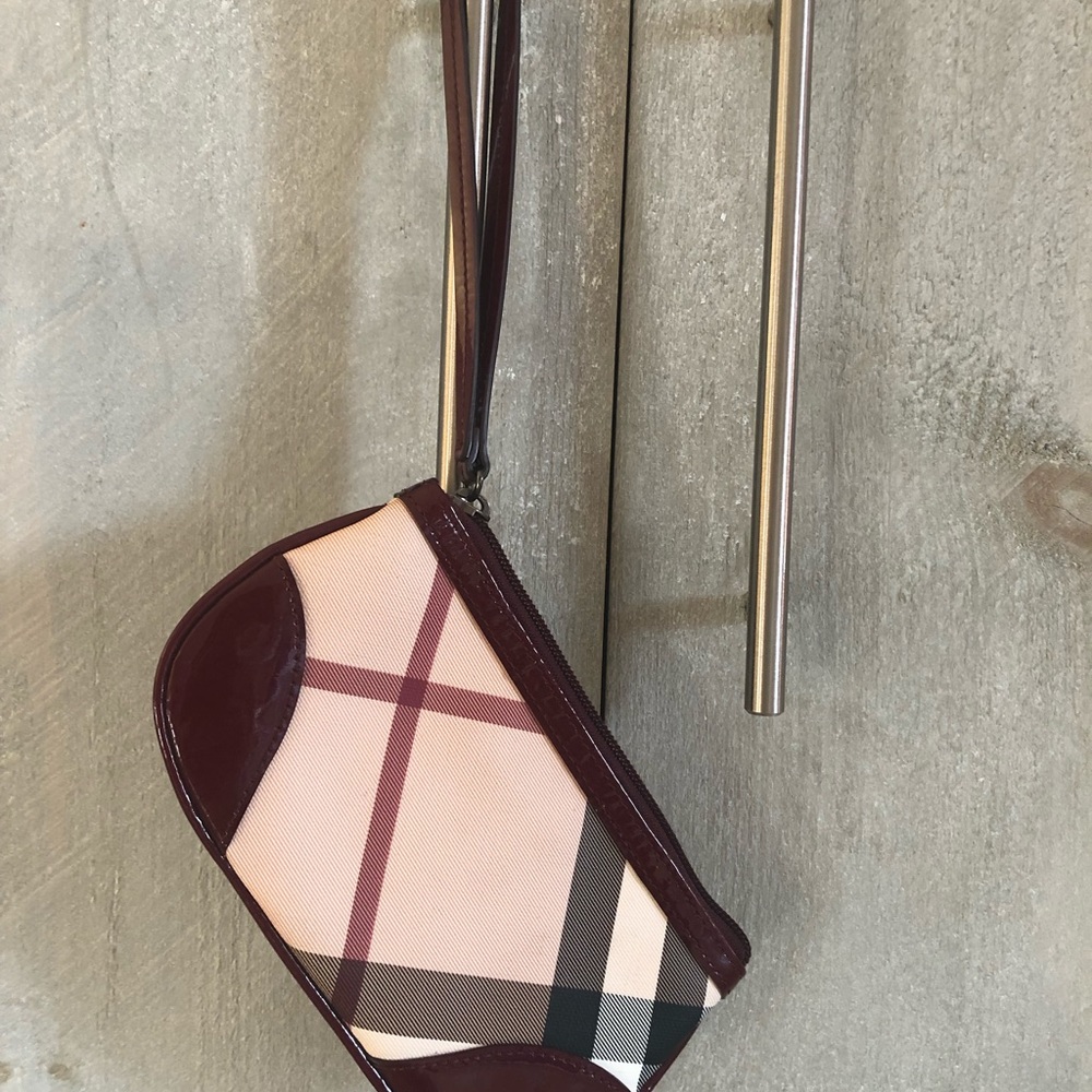 Burberry wristlet wallet